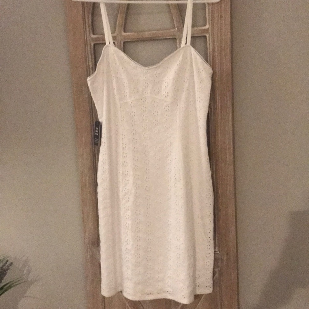👗 NWT Express islet dress with keyhole back